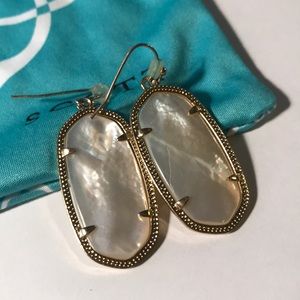 Kendra Scott Ella Earrings in Mother of Pearl